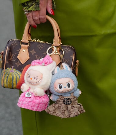 Πώς η συναισθηματική κατανάλωση αναδιαμόρφωσε τα «it» προϊόντα της χρονιάς που μας πέρασε