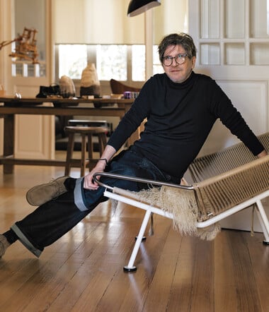 Costas Coutayar: Φωτογράφος. Γεννήθηκε στο Κερατσίνι, ζει στο Κολωνάκι.