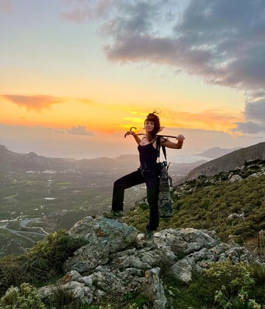 «Εδώ η φύση δεν είναι φόντο, είναι συνομιλητής. Σε μαθαίνει να παρατηρείς, να σέβεσαι, να επιβιώνεις»