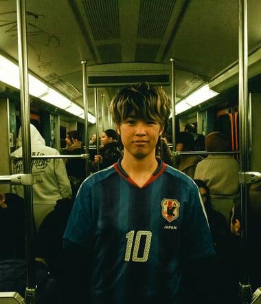 Τι γυρεύει μια Γιαπωνέζα ποδοσφαιρίστρια στην Αθήνα;