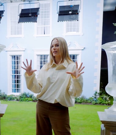 H Margot Robbie μας ξεναγεί στο Thrushcross Grange