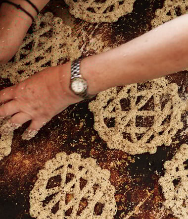 Δοκιμάζοντας ψιλοκούλουρα στην Καρπάθο