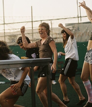 Ο τρυφερός, αναλογικός κόσμος της Ληλένας Μαρίνου