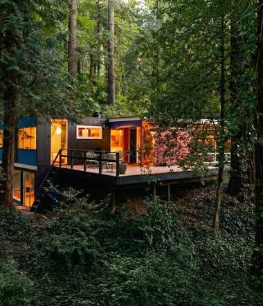 Ένα σπίτι κρυμμένο στο δάσος