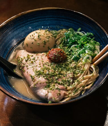 Τα αχνιστά ράμεν είναι η πιο hot τάση στο φαγητό