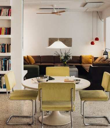 ΕΠΕΞ Ένα σπίτι όπου τα μπάνια έχουν πρωταγωνιστικό ρόλο/Ένα σπίτι με το γούστο του καλλιτέχνη και όλα φτιαγμένα από τον ίδιο