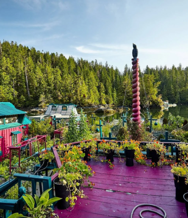 Ένα αγρόκτημα επιπλέει σ' αυτό το αυτοσχέδιο νησί 