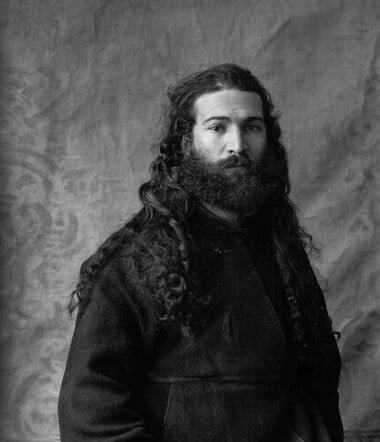 Κρίμα τόσο ωραίος άντρας και να είναι μόνος ― ένα πολυπόστ του Στάθη Τσαγκαρουσιάνου 