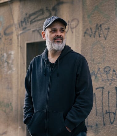 Γιώργος Παλούμπης: «Το θέατρο δεν μου χρωστάει τίποτα, μόνο εγώ του χρωστάω»