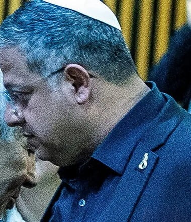 Με καρφίτσα στο πέτο μια χρυσή αγχόνη: Ο νέος νόμος του Ισραήλ για τον απαγχονισμό των Παλαιστινίων