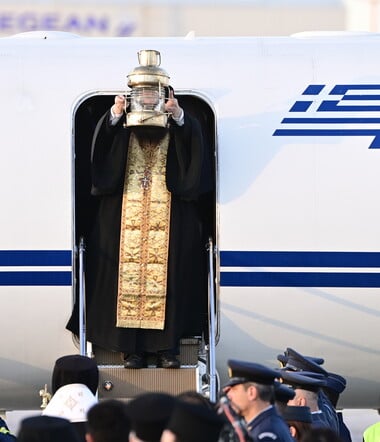 Ο τελευταίος να σβήσει το («άγιο») φως