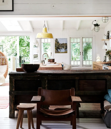 Ένα εξοχικό με αγγλική γοητεία δίπλα στην θάλασσα