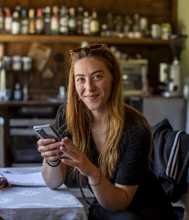 «Οι Μελισσουργοί έγιναν το σπίτι μου, με έσωσαν από τους εσωτερικούς μου δαίμονες»