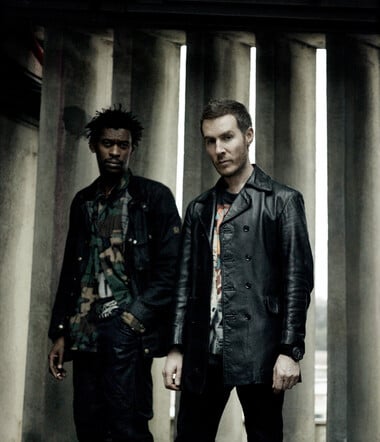 Η επιστροφή των Massive Attack με τον Tom Waits σε ένα τραγούδι για τους πολέμους του τώρα