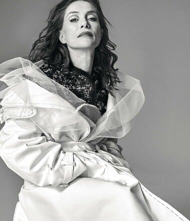 Η Ιζαμπέλ Ιπέρ ξέρει ότι ο πλούτος είναι η πιο επικίνδυνη φαντασίωση