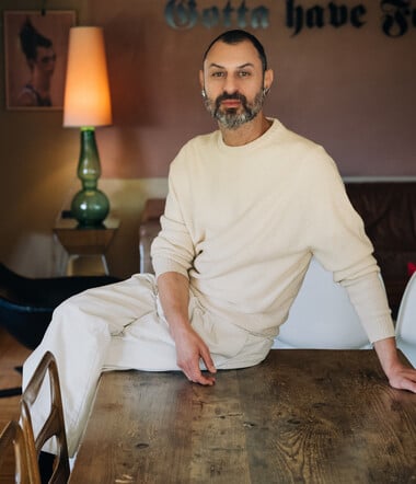Νικόλας Γεωργίου, creative director της ελληνικής «Vogue», συνεκδότης του Dapper Dan