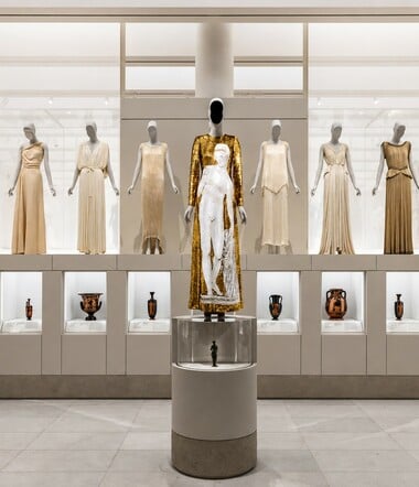Μόδα, Τέχνη και Σάρκα: Η μεγάλη έκθεση «Costume Art» του Met μας θυμίζει τι σημαίνει να κατοικείς ένα σώμα