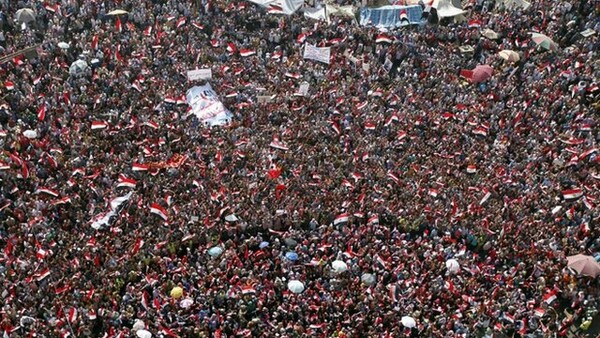 Κρίση στην κυβέρνηση Μόρσι μετά τους 16 νεκρούς στις διαδηλώσεις