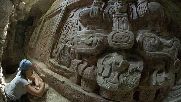 Στο φως ένα εκπληκτικό γλυπτό των Μάγιας