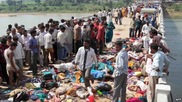 Πάνω από 100 νεκροί από συνωστισμό στην Ινδία
