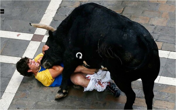 23 τραυματίες στο φεστιβάλ της Παμπλόνα, στο κυνήγι με τους ταύρους