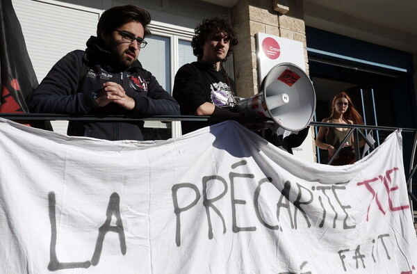 Στους δρόμους οι φοιτητές στη Γαλλία μετά την απόπειρα αυτοκτονίας 22χρονου