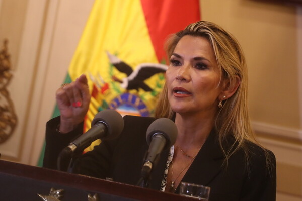 Βολιβία: Η νέα κυβέρνηση αναγνώρισε τον Γκουαϊδό ως πρόεδρο της Βενεζουέλας