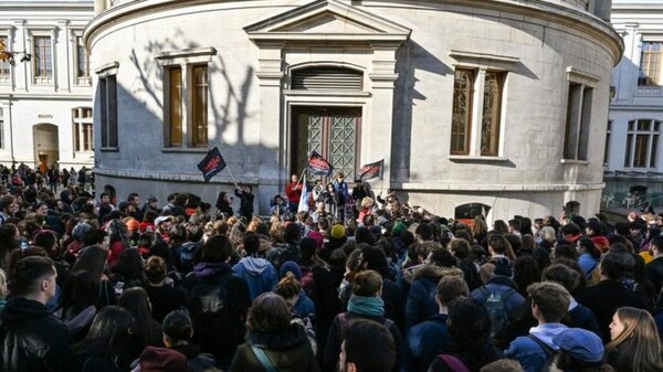 Στους δρόμους οι φοιτητές στη Γαλλία μετά την απόπειρα αυτοκτονίας 22χρονου