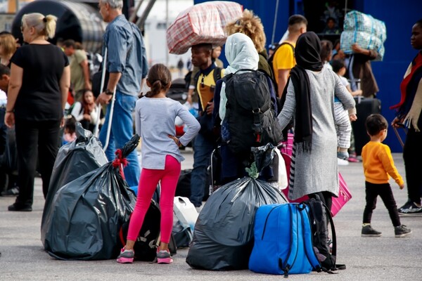 Έως δέκα προαναχωρησιακά κέντρα προσφύγων και μεταναστών προβλέπει το σχέδιο της κυβέρνησης