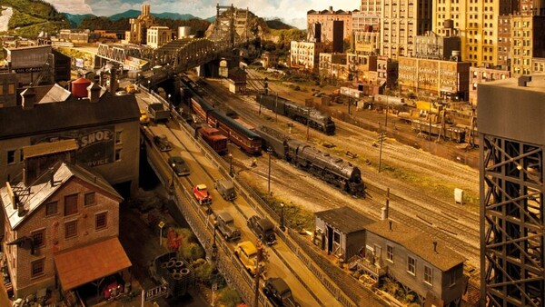 Ο ροκ σταρ Ροντ Στιούαρτ έφτιαξε αυτή τη μακέτα μιας πόλης γεμάτης σιδηρόδρομους. Την δούλευε 23 χρόνια.
