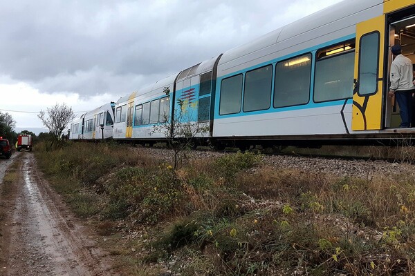 Λάρισα: Σύγκρουση τρένου με αυτοκίνητο - Ένας τραυματίας
