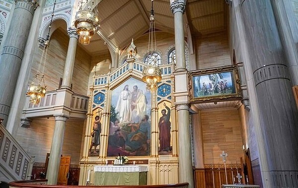 Η Εκκλησία της Σουηδίας αφαιρεί τον πίνακα με τα ομόφυλα ζευγάρια στον Παράδεισο