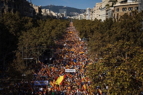 Στους δρόμους οι Ισπανοί: Μαζικές απεργίες για τις απολύσεις λόγω αναρρωτικής άδειας