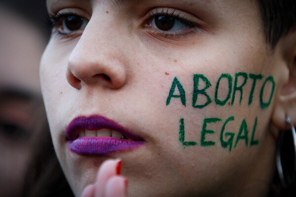 Η Αργεντινή θα επιτρέπει την άμβλωση σε γυναίκες που έχουν υποστεί βιασμό