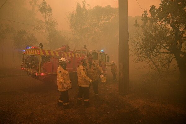 Αυστραλία: Οι πυροσβέστες αδυνατούν να ελέγξουν τις φωτιές - Πάνω από 120 μέτωπα πυρκαγιάς