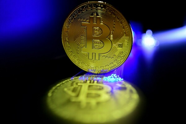 Σε χαμηλό εξαμήνου η τιμή του Bitcoin