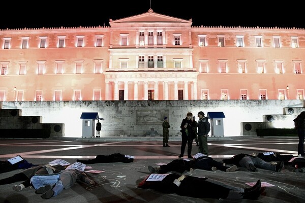 Η Βουλή φωτίστηκε πορτοκαλί για την παγκόσμια ημέρα εξάλειψης της βίας κατά των γυναικών