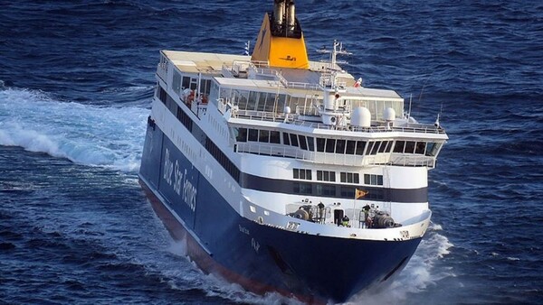 Εισροή υδάτων στο Blue Star Naxos με 132 επιβαίνοντες