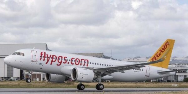 Κύπρος: Γυναίκα προκάλεσε πανικό σε πτήση λέγοντας ότι έχει βάλει βόμβα - Υποστήριξε ότι «κάτι είχε ο κουραμπιές»