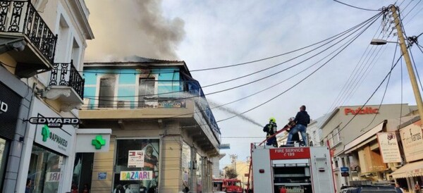 Συναγερμός στα Χανιά - Πυρκαγιά σε καφετέρια στο κέντρο της πόλης