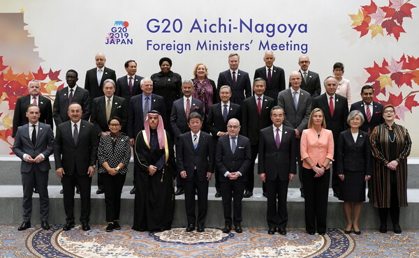G20: Οι ΗΠΑ είναι η μεγαλύτερη πηγή αστάθειας παγκοσμίως, λέει ο ΥπΕξ της Κίνας