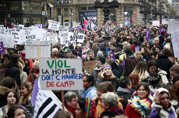 Γαλλία: Μαζικές διαδηλώσεις ενάντια στη βία σε βάρος των γυναικών