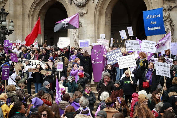 Γαλλία: Μαζικές διαδηλώσεις ενάντια στη βία σε βάρος των γυναικών