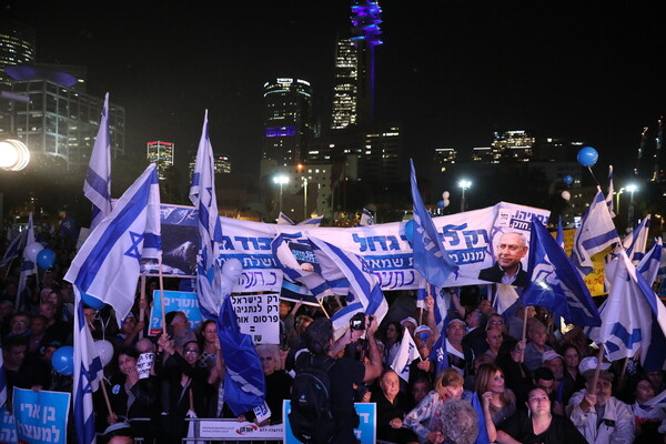 Ισραήλ: Χιλιάδες υποστηρικτές του Νετανιάχου διαδήλωσαν στο Τελ Αβίβ