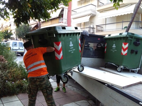 Μαζεύουν τους κάδους - Έκκληση στους δημότες Θεσσαλονίκης να μην κατεβάζουν σκουπίδια στο κέντρο της πόλης