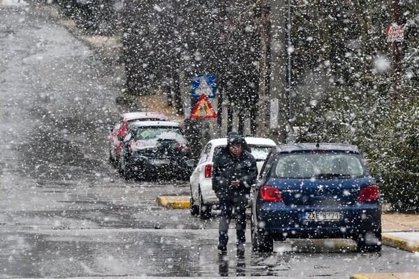 Κακοκαιρία «Ζηνοβία»: Τριήμερο με βροχές, θυελλώδεις ανέμους και χιόνια στα χαμηλά