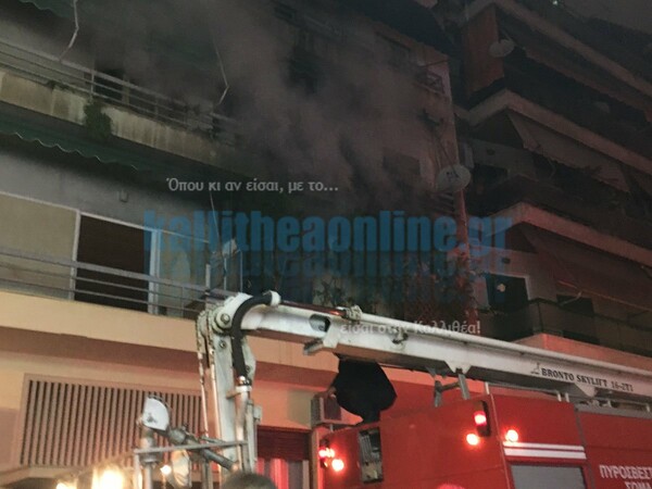 Φωτιά σε διαμέρισμα στην Καλλιθέα: Απεγκλωβίστηκαν 18 άτομα - Στο νοσοκομείο προληπτικά πέντε παιδιά