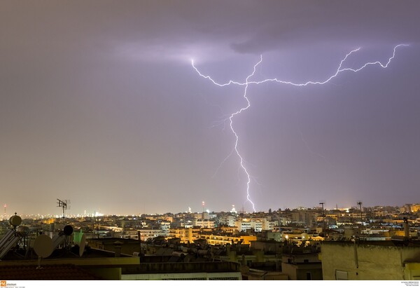 5000 κεραυνοί στην Ανατολική Μεσόγειο - Ξεπέρασαν τα 110 km/h οι νοτιάδες στο Αιγαίο