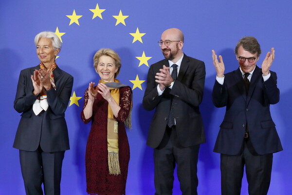 Ευρωπαϊκή Επιτροπή: Ανέλαβε καθήκοντα η Ούρσουλα φον ντερ Λάιεν - Στη νέα θέση του και ο Σαρλ Μιισέλ