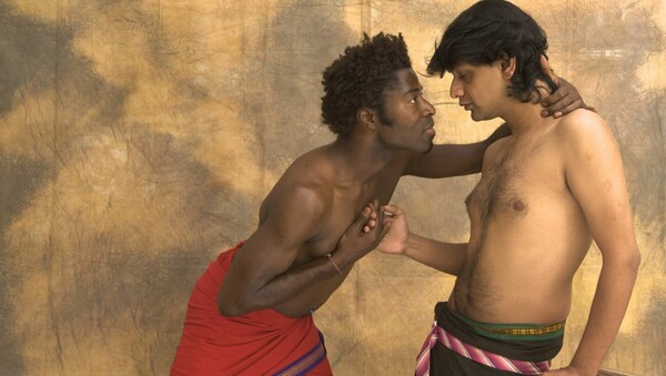 Τα «απαγορευμένα» έργα της LGBT τέχνης στην Ασία στην έκθεση που τολμά να πολεμήσει τα ταμπού